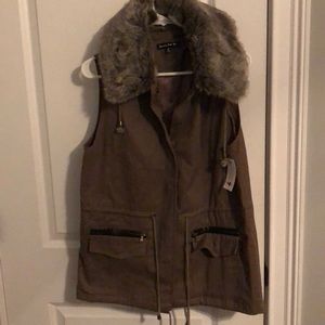 Red dress boutique vest with fur collar